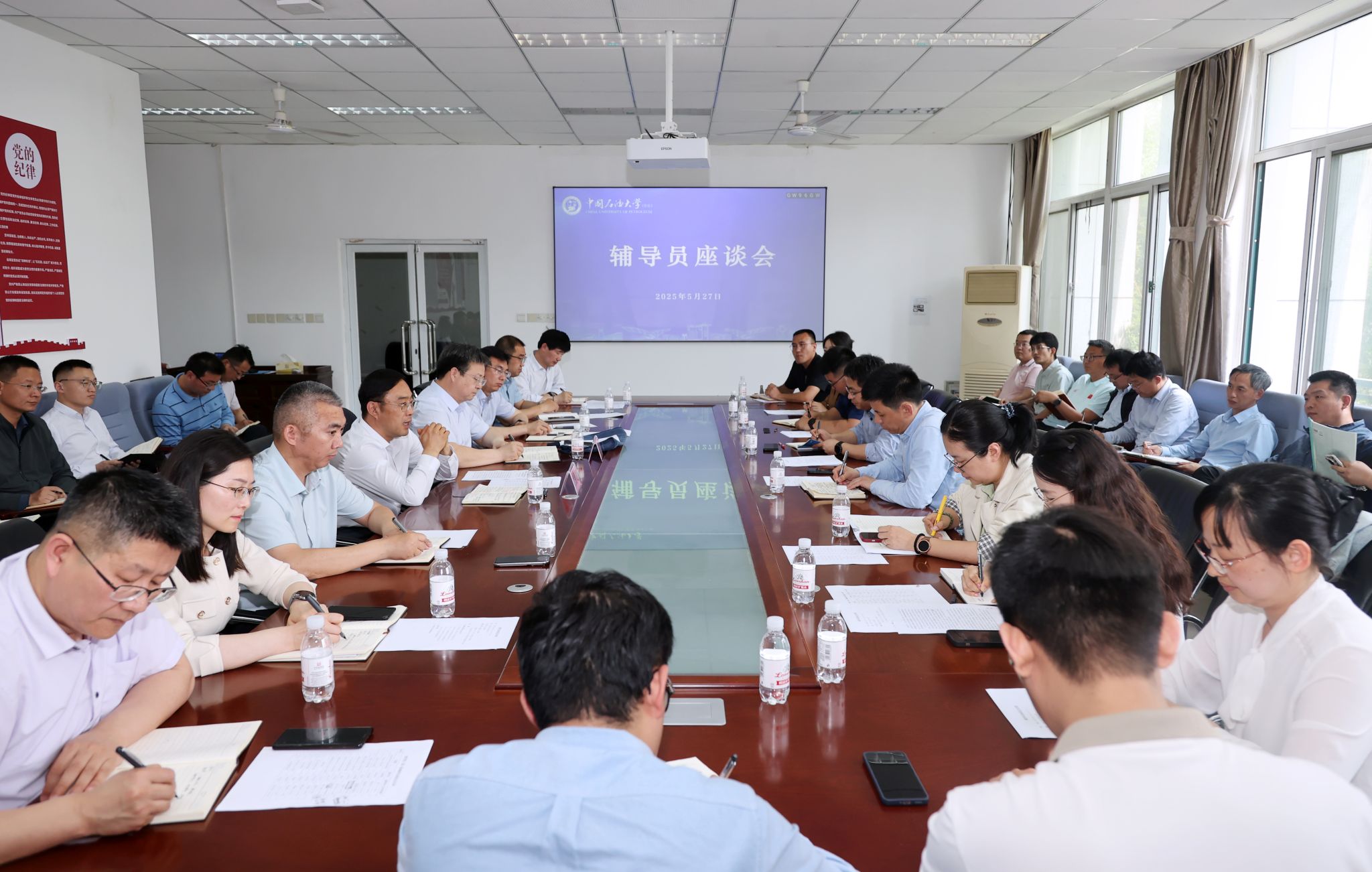 在全校上下扎实开展深入贯彻中央八项规